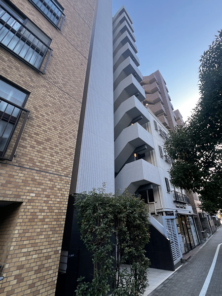 ジェノヴィア西新宿グリーンウォールの外観