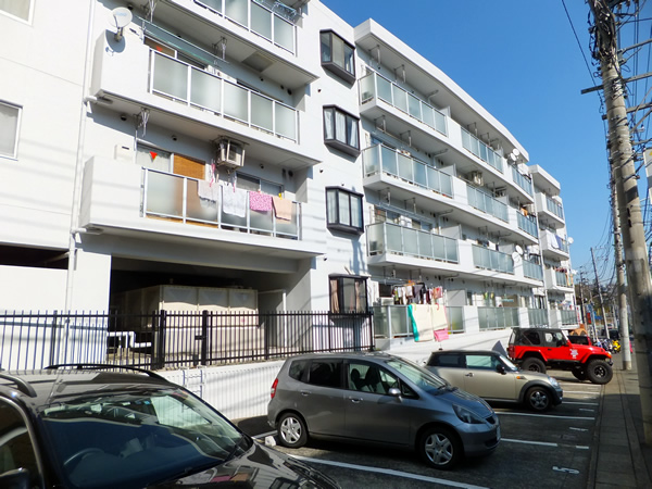 ファミネス生田の外観