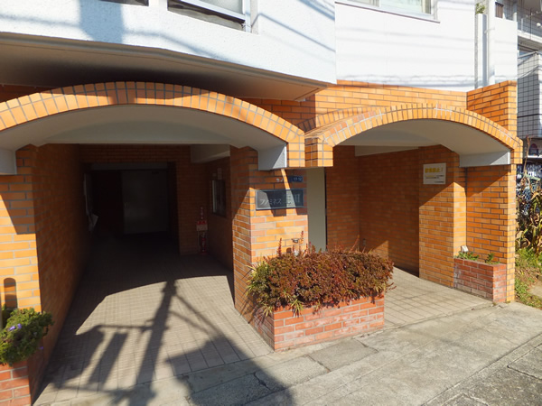 ファミネス生田の外観