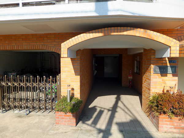 ファミネス生田の外観