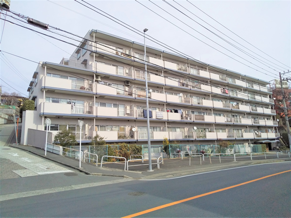 ドミール生田の外観