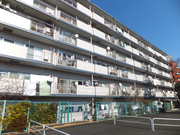 ドミール生田の外観