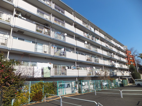 ドミール生田の外観