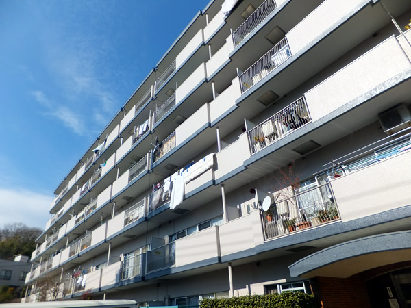 ドミール生田の外観