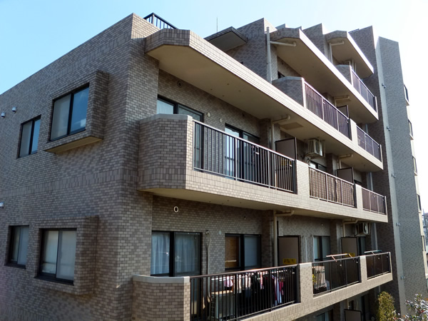 ライオンズガーデン鶴巻温泉の外観