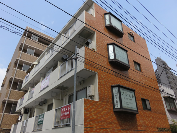 大栄駅前マンションの外観