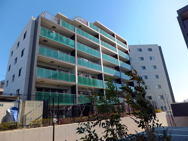 ベリスタあざみ野の外観