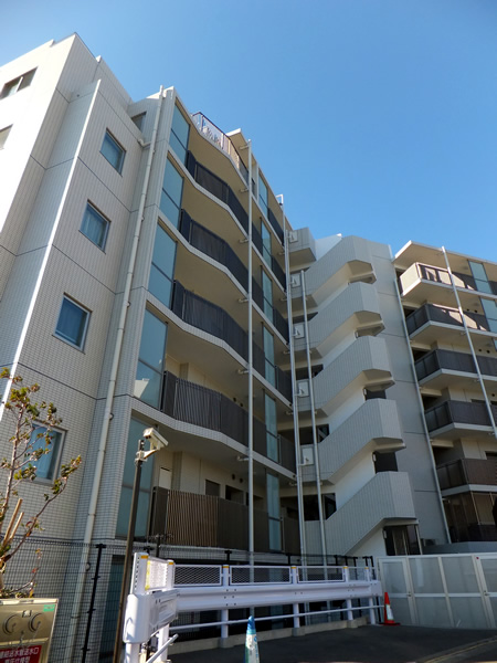 ベリスタあざみ野の外観