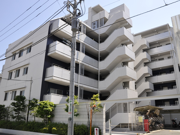 クレッセント鶴見中央シーズニアの外観