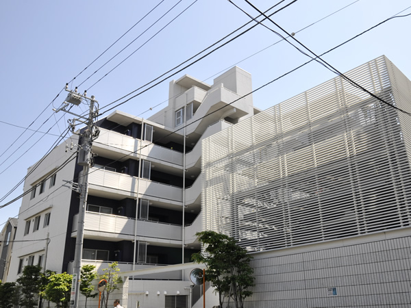 クレッセント鶴見中央シーズニアの外観