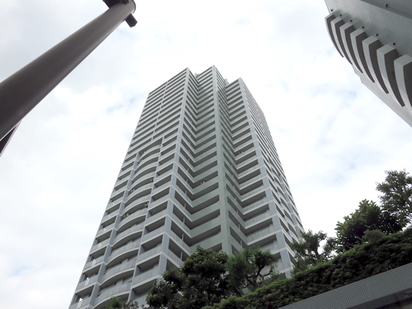 ヨコハマポートサイドロア1番館の外観