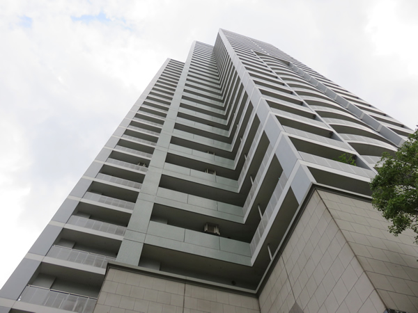 ヨコハマポートサイドロア1番館の外観