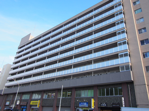 根岸駅前ビルの外観