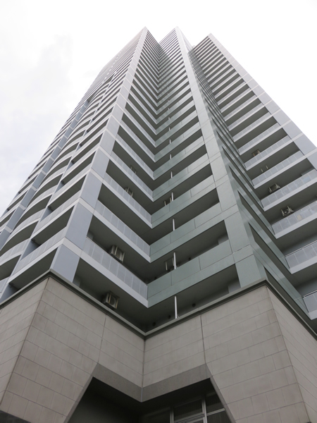 ヨコハマポートサイドロア1番館の外観