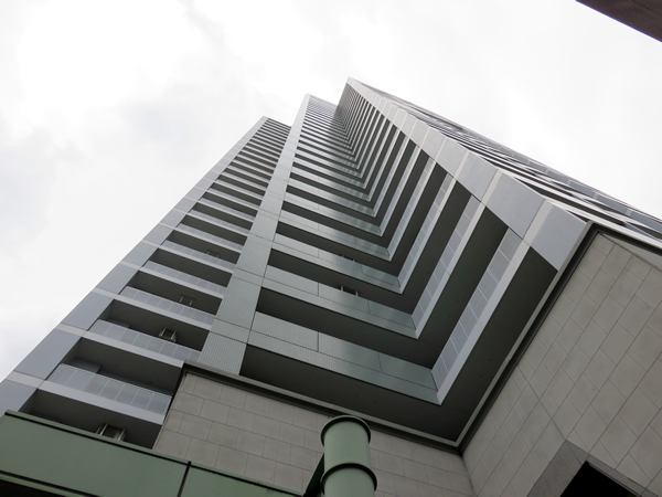 ヨコハマポートサイドロア1番館の外観