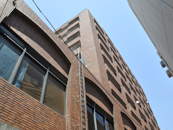 ドミール鶴見の外観