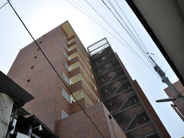 ドミール鶴見の外観