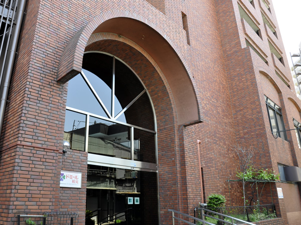 ドミール鶴見の外観