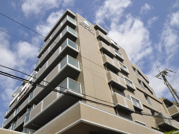 サーパス大倉山の外観