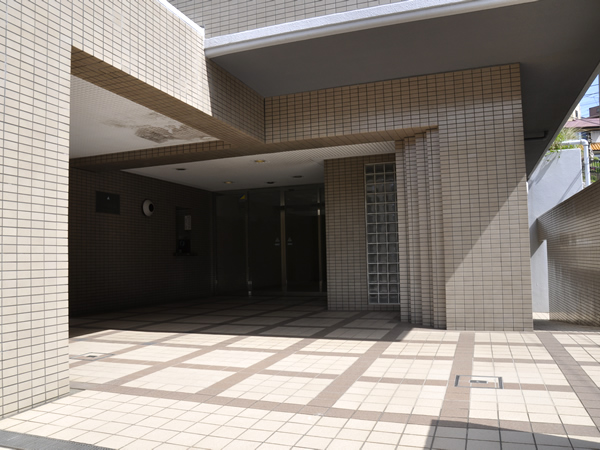 サーパス大倉山の外観