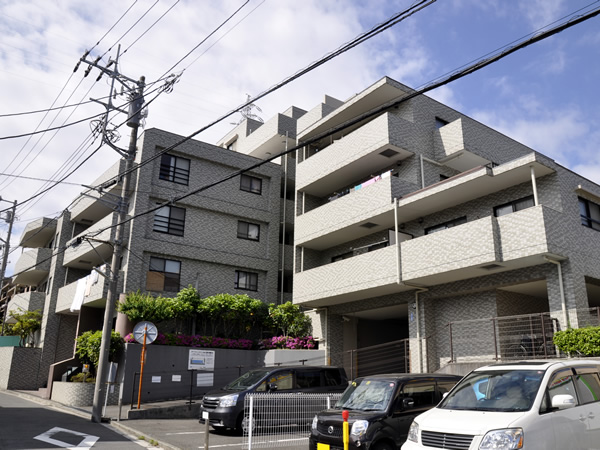 アドヴァンス三ッ池公園の外観