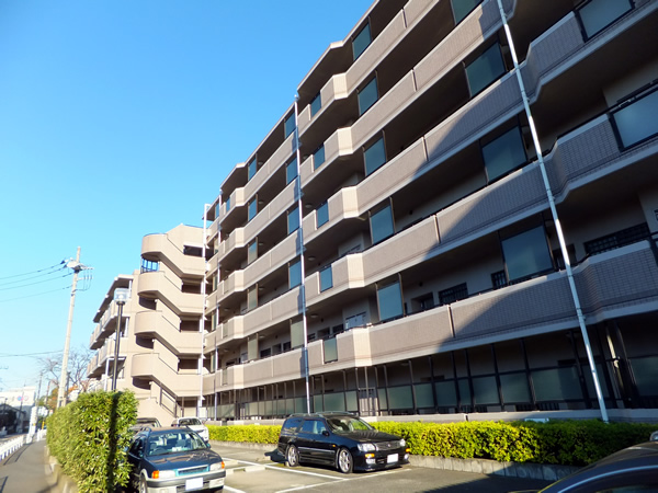 サンマンションアトレ東林間の外観