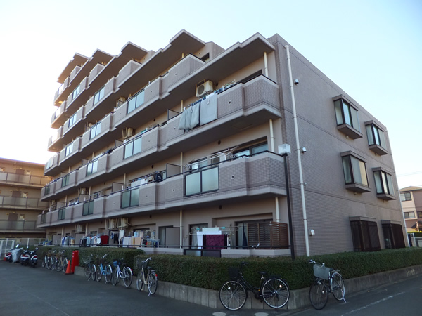 サンマンションアトレ東林間の外観