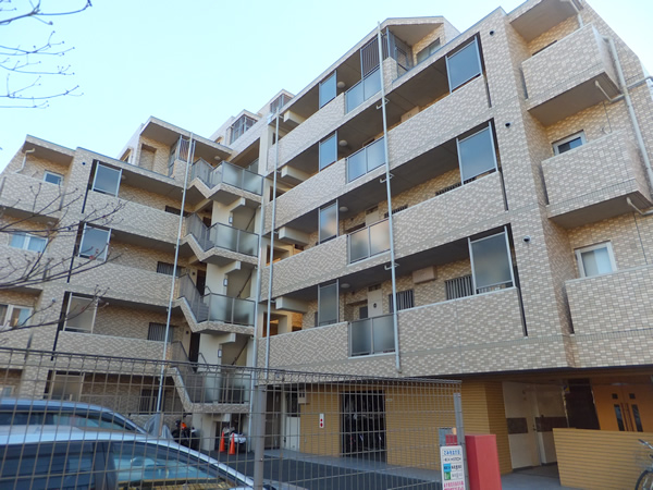 ローヤルシティ東林間の外観