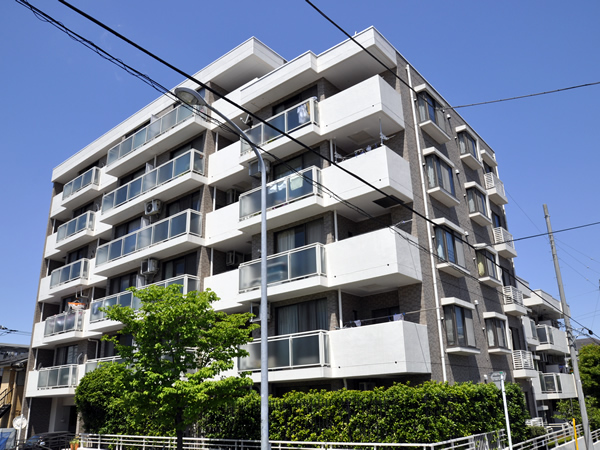 コスモ鶴見セジュールの外観