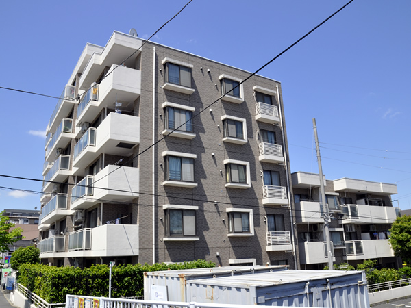 コスモ鶴見セジュールの外観