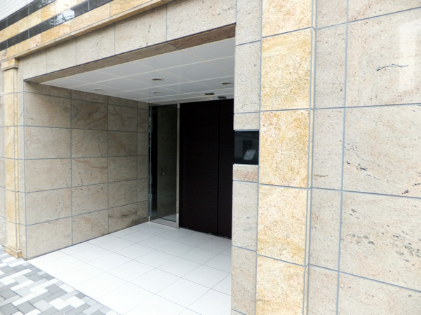 プレシス上野駅前の外観