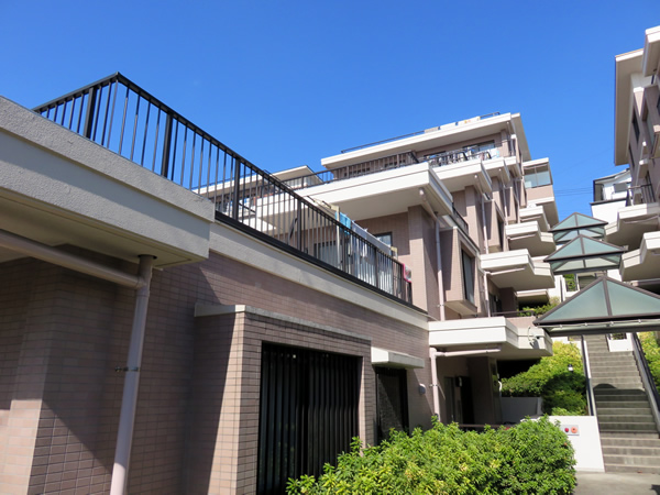 ライフヒルズ北山田Ｃ棟の外観