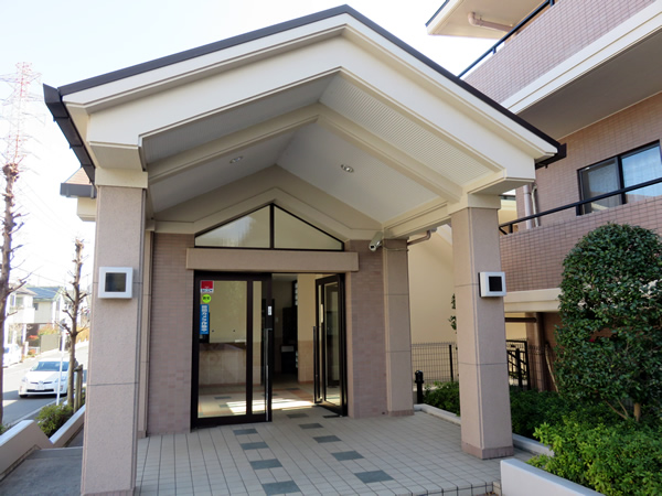 ライフヒルズ北山田Ｃ棟の外観