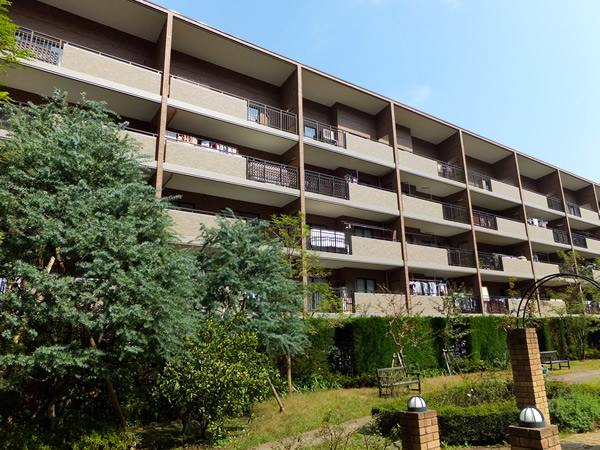 港北ニュータウンイオ10番館の外観