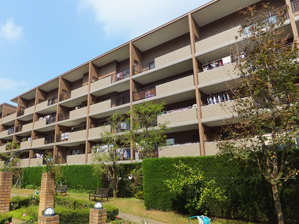 港北ニュータウンイオ10番館の外観