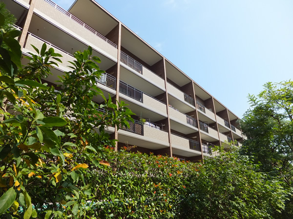 港北ニュータウンイオ10番館の外観