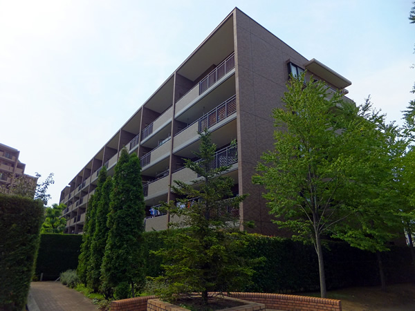 港北ニュータウンイオ10番館の外観