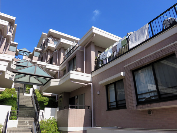 ライフヒルズ北山田Ｂ棟の外観