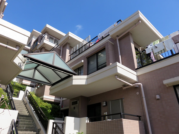 ライフヒルズ北山田Ｂ棟の外観