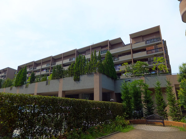 港北ニュータウンイオ9番館の外観