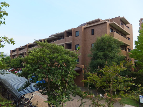 港北ニュータウンイオ9番館の外観