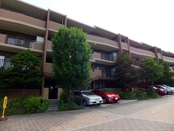 港北ニュータウンイオ9番館の外観