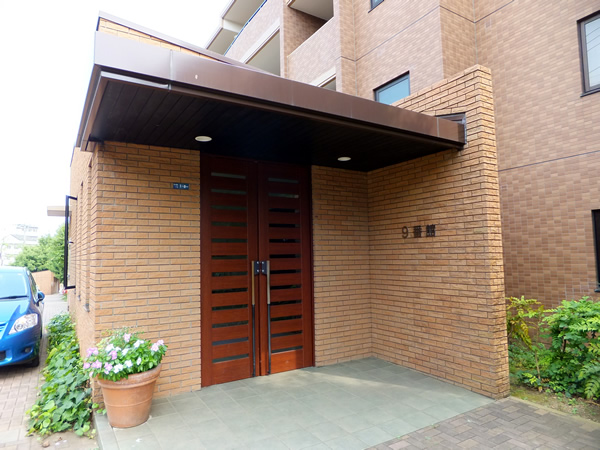 港北ニュータウンイオ9番館の外観