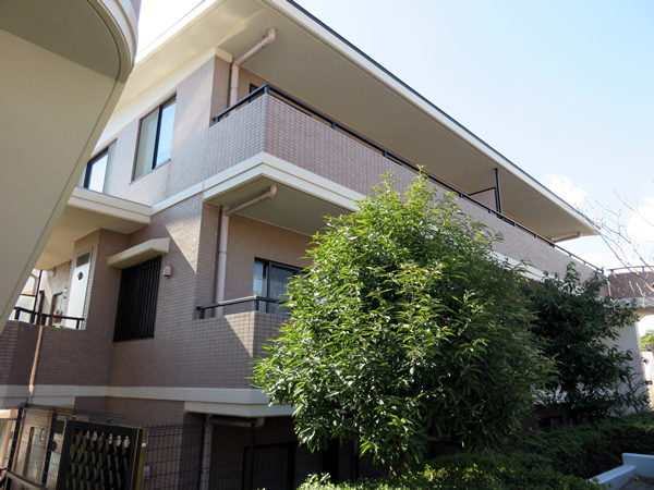 ライフヒルズ北山田Ａ棟の外観