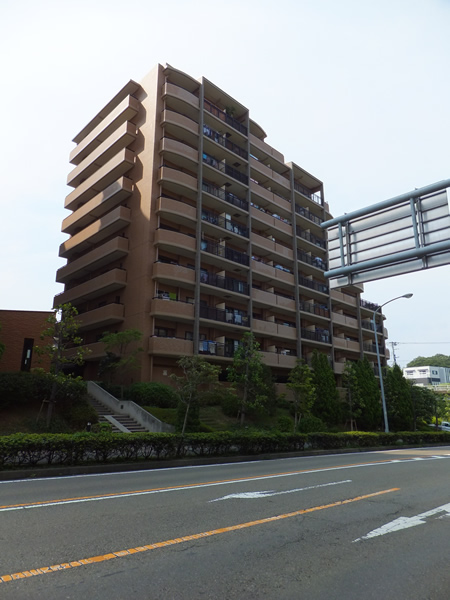 港北ニュータウンイオ8番館の外観