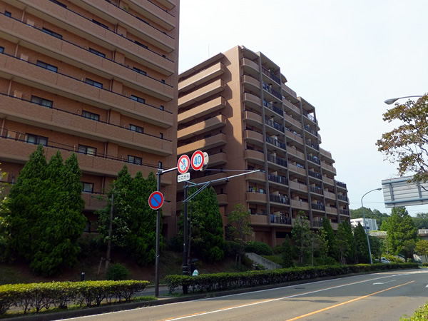 港北ニュータウンイオ8番館の外観