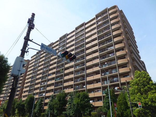 港北ニュータウンイオ7番館の外観