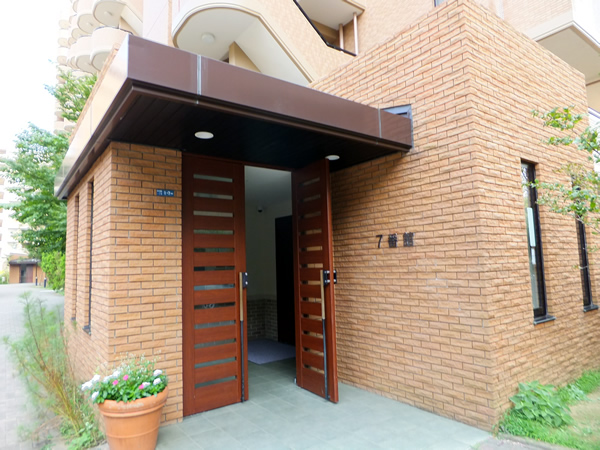 港北ニュータウンイオ7番館の外観