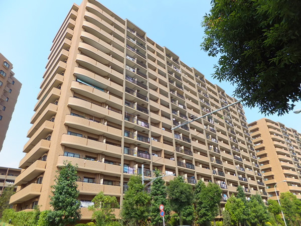 港北ニュータウンイオ6番館の外観