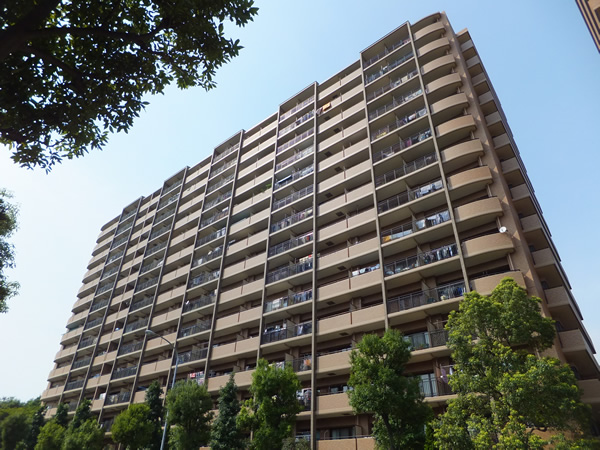 港北ニュータウンイオ6番館の外観